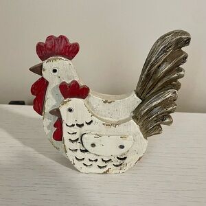Charming Farmhouse Rooster and Hen Decor